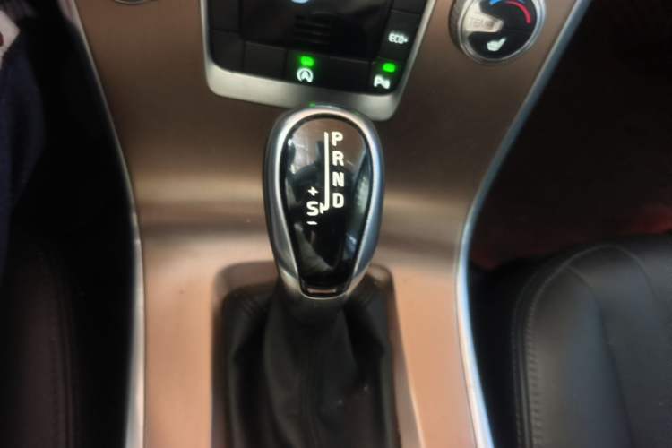 Used Volvo XC60 2017 T5 Smart Upgrade Edition Gear Lever