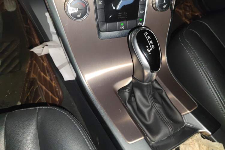Used Volvo XC60 2017 T5 Smart Upgrade Edition Gear Lever
