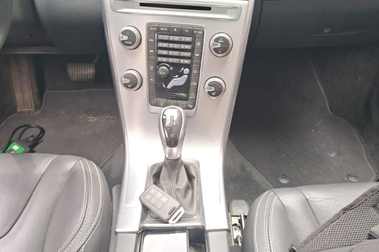 Used Volvo XC60 2017 T5 AWD Smart Range Edition Gear Lever