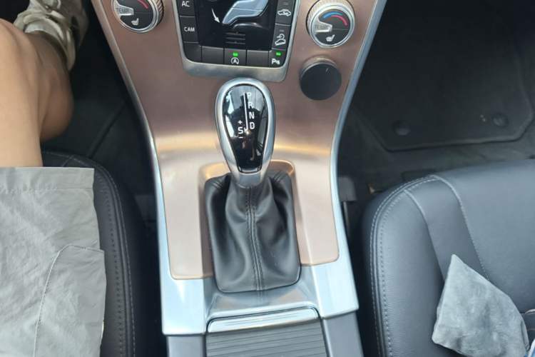 Used Volvo XC60 2017 T5 Smart Upgrade Edition Gear Lever