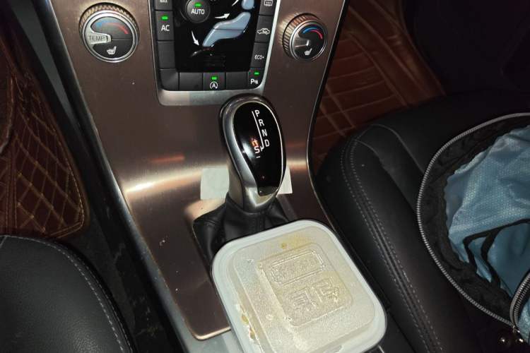 Used Volvo XC60 2017 T5 Smart Upgrade Edition Gear Lever