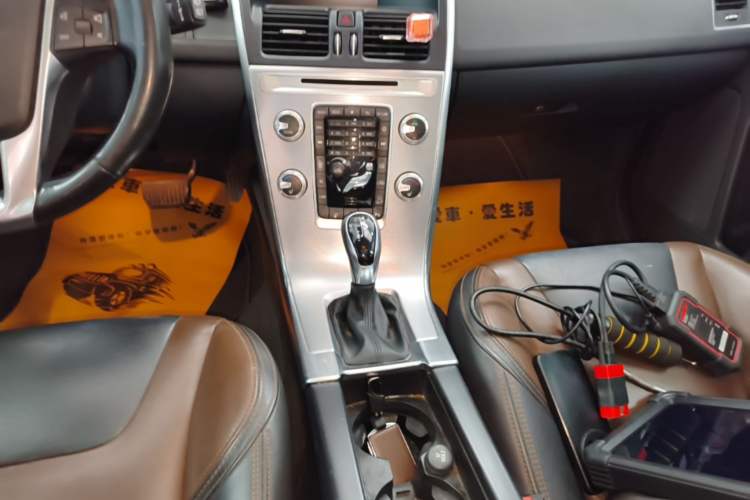 Used Volvo XC60 2017 T5 AWD Smart Upgrade Edition Gear Lever