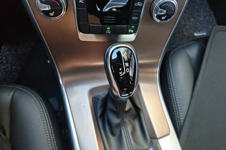 Used Volvo XC60 2017 T5 Smart Upgrade Edition Gear Lever