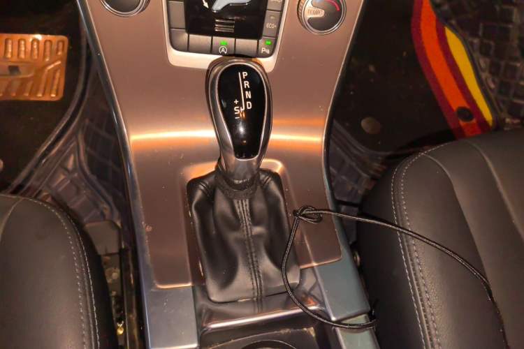 Used Volvo XC60 2017 T5 Smart Upgrade Edition Gear Lever