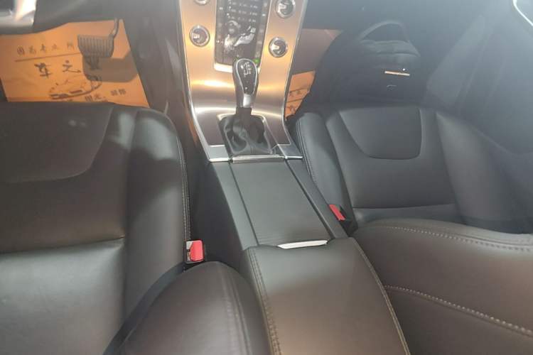 Used Volvo XC60 2017 T5 AWD Smart Upgrade Edition Gear Lever