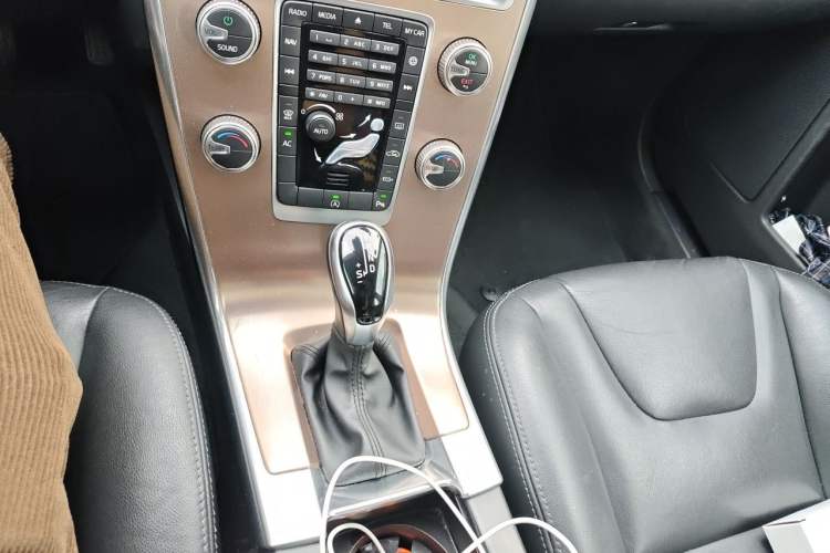 Used Volvo XC60 2017 T5 Smart Upgrade Edition Gear Lever