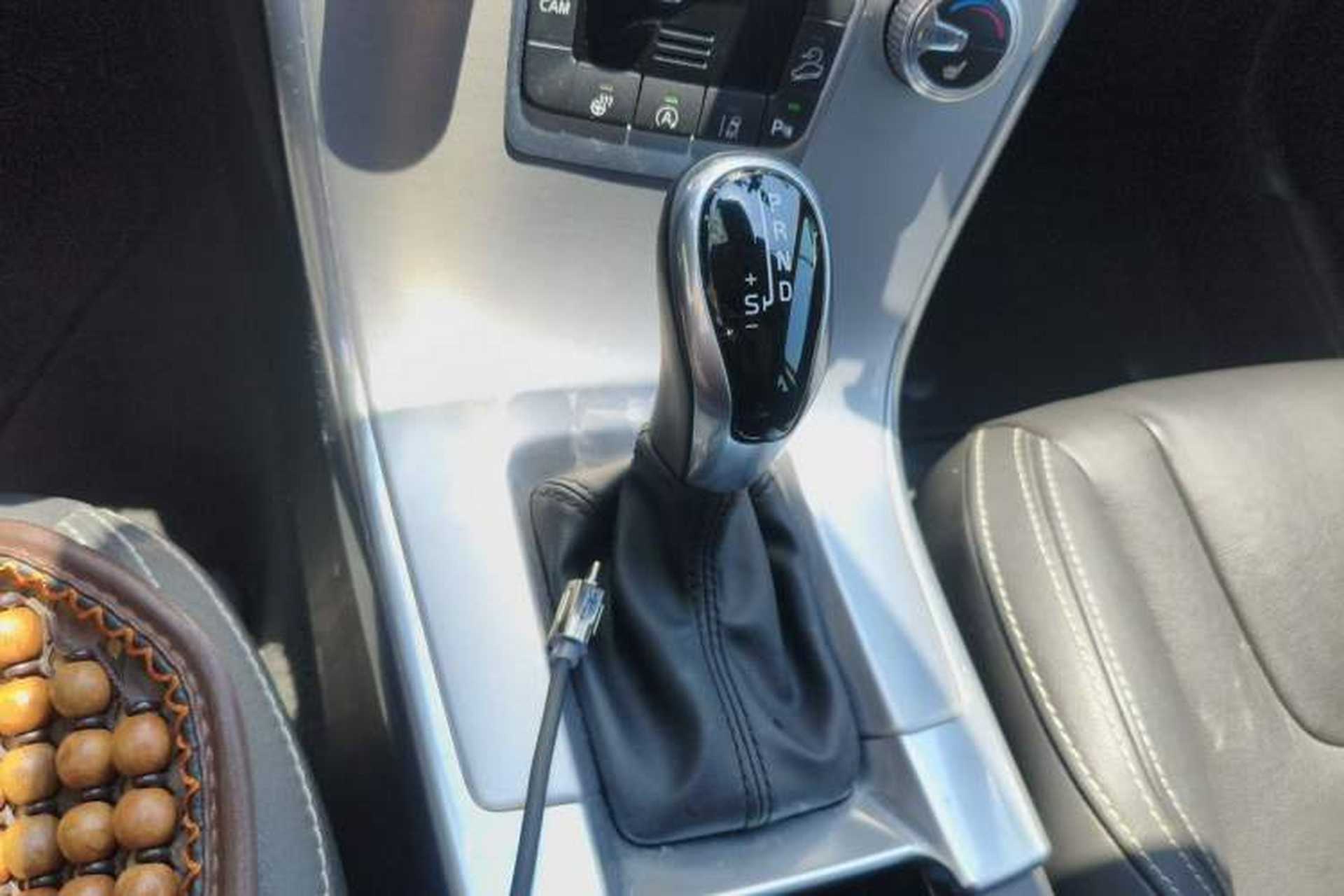 Used Volvo XC60 2017 T5 AWD Smart Upgrade Edition Gear Lever