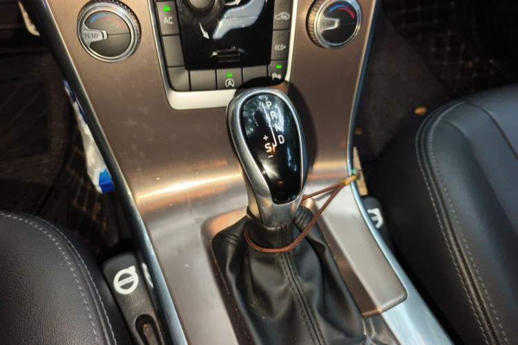 Used Volvo XC60 2017 T5 Smart Upgrade Edition Gear Lever