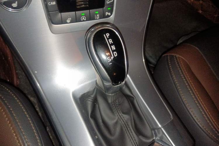 Used Volvo XC60 2017 T5 AWD Smart Upgrade Edition Gear Lever