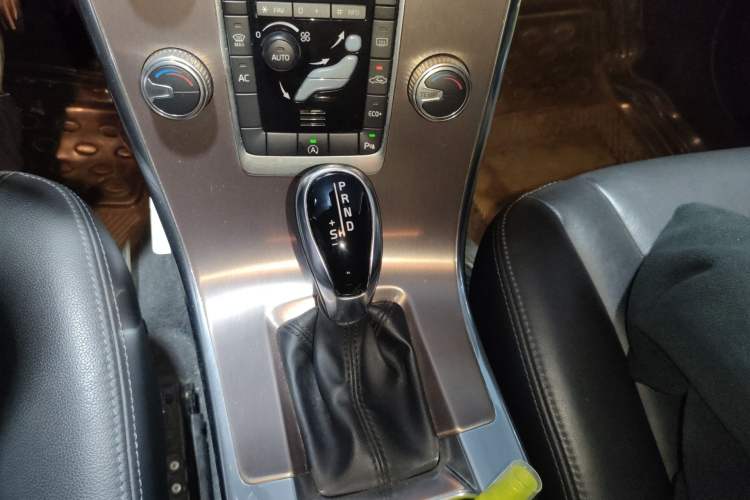Used Volvo XC60 2017 T5 Smart Upgrade Edition Gear Lever