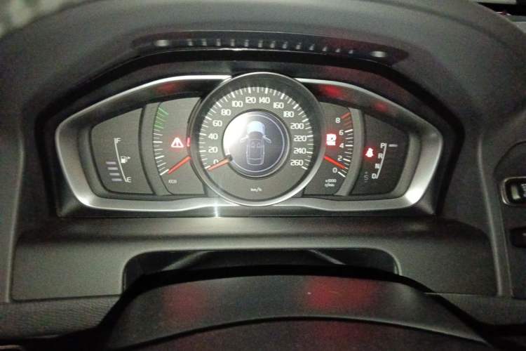 Used Volvo XC60 2017 T5 AWD Smart Upgrade Edition Instrument Cluster