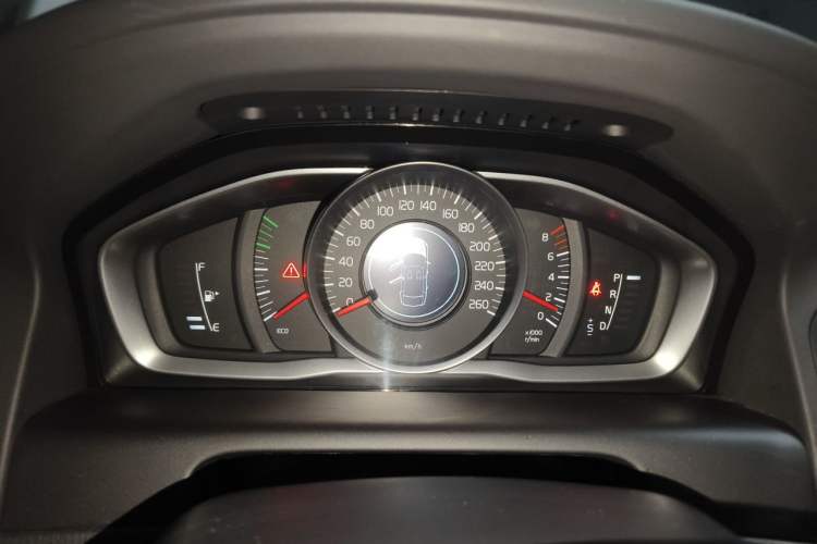 Used Volvo XC60 2017 T5 Smart Upgrade Edition Instrument Cluster