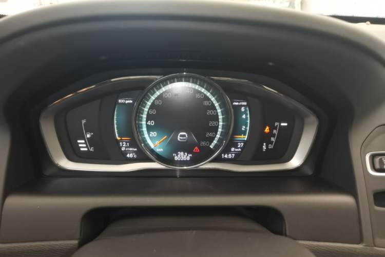 Used Volvo XC60 2017 T5 AWD Smart Upgrade Edition Instrument Cluster