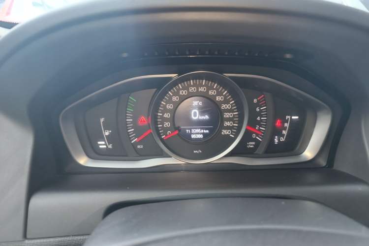 Used Volvo XC60 2017 T5 Smart Upgrade Edition Instrument Cluster