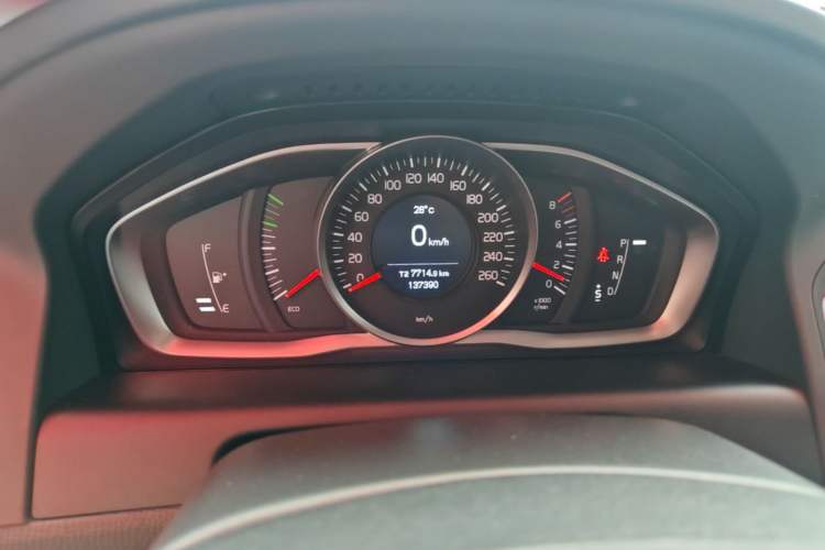 Used Volvo XC60 2017 T5 Smart Upgrade Edition Instrument Cluster