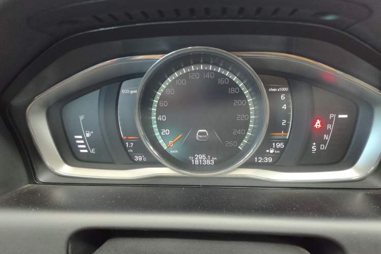 Used Volvo XC60 2017 T5 AWD Smart Upgrade Edition Instrument Cluster