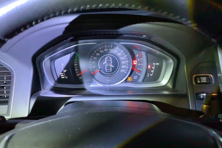 Used Volvo XC60 2017 T5 Smart Upgrade Edition Instrument Cluster