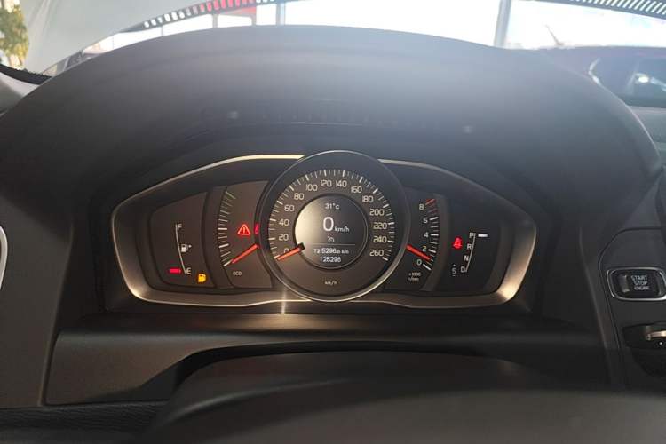 Used Volvo XC60 2017 T5 AWD Smart Upgrade Edition Instrument Cluster