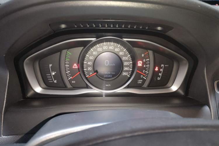 Used Volvo XC60 2017 T5 Smart Upgrade Edition Instrument Cluster