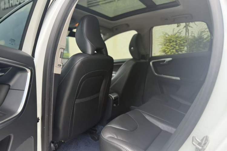 Used Volvo XC60 2017 T5 AWD Smart Upgrade Model Interior 2