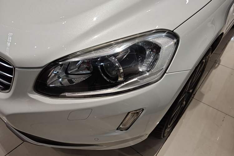 Used Volvo XC60 2017 T5 AWD Smart Upgrade Edition Left Front Headlight