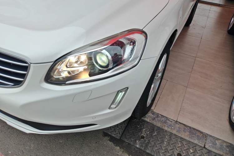 Used Volvo XC60 2017 T5 Smart Upgrade Edition Left Front Headlight