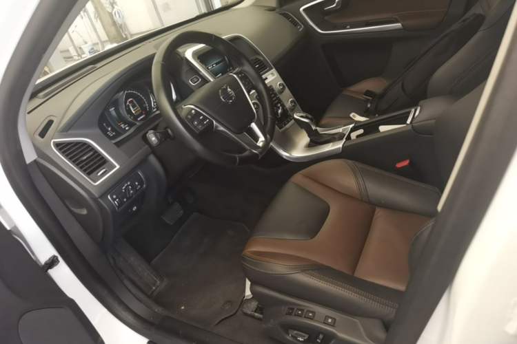 Used Volvo XC60 2017 T5 AWD Smart Upgrade Edition Left Front Seat