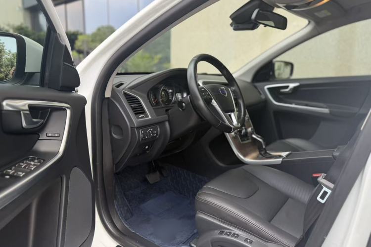 Used Volvo XC60 2017 T5 AWD Smart Upgrade Model Left Front Seat