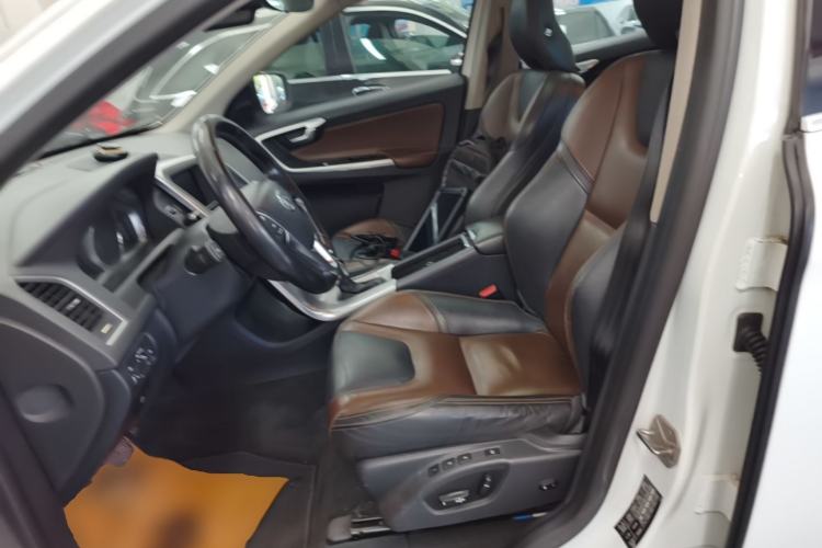 Used Volvo XC60 2017 T5 AWD Smart Upgrade Edition Left Front Seat