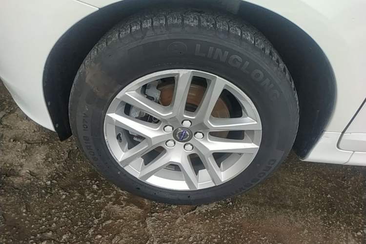 Used Volvo XC60 2017 T5 Smart Upgrade Edition Left Front Wheel Hub