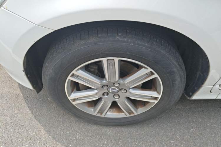 Used Volvo XC60 2017 T5 AWD Smart Range Edition Left Front Wheel Hub