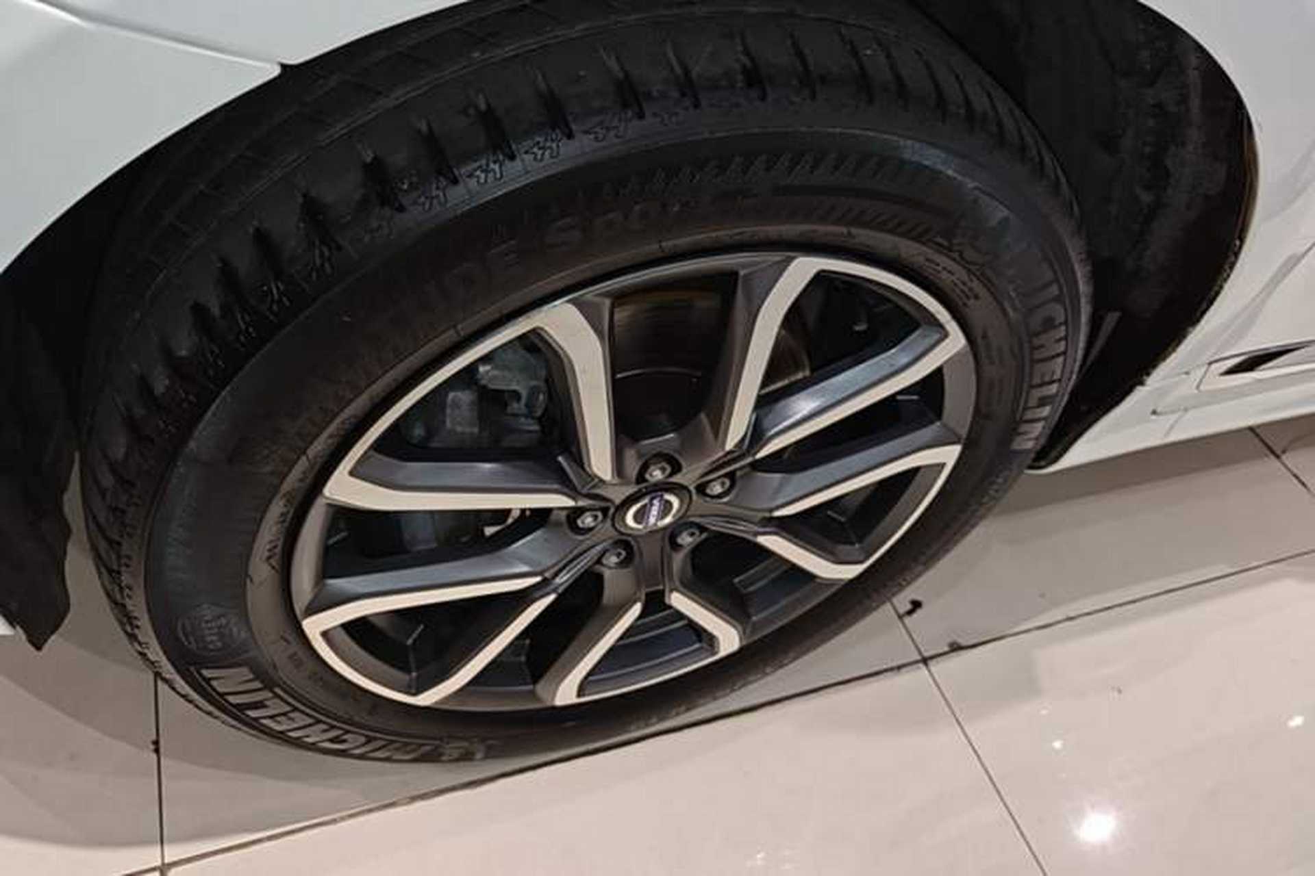 Used Volvo XC60 2017 T5 AWD Smart Upgrade Edition Left Front Wheel Hub