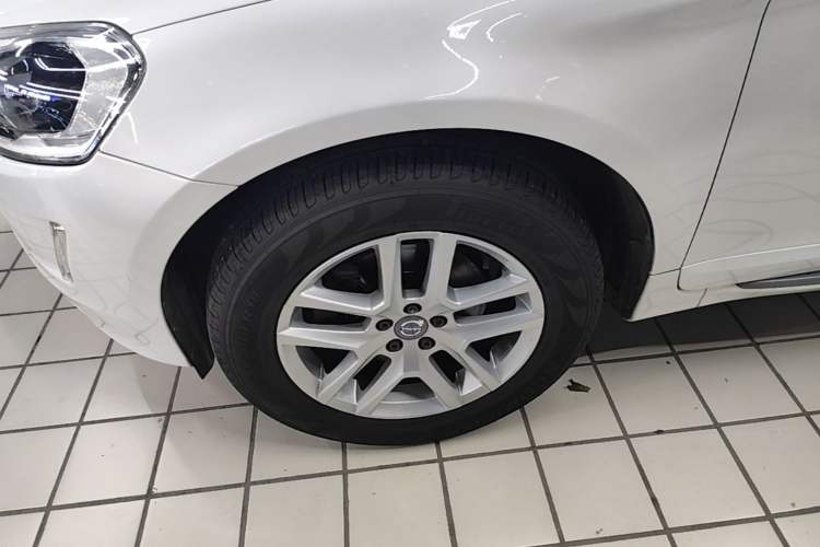 Used Volvo XC60 2017 T5 Smart Upgrade Edition Left Front Wheel Hub