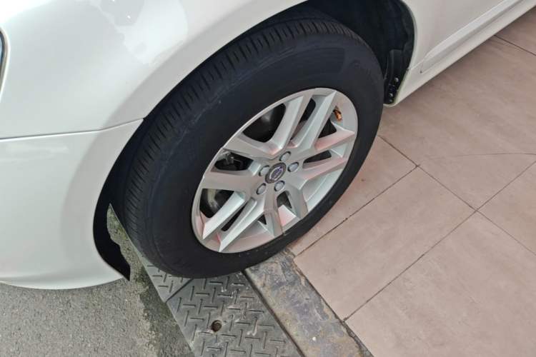 Used Volvo XC60 2017 T5 Smart Upgrade Edition Left Front Wheel Hub