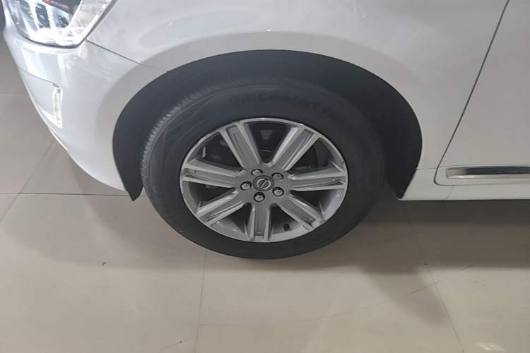 Used Volvo XC60 2017 T5 AWD Smart Upgrade Edition Left Front Wheel Hub