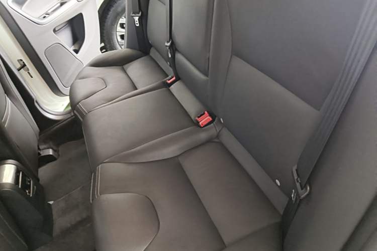 Used Volvo XC60 2017 T5 AWD Smart Upgrade Edition Left Rear Seat