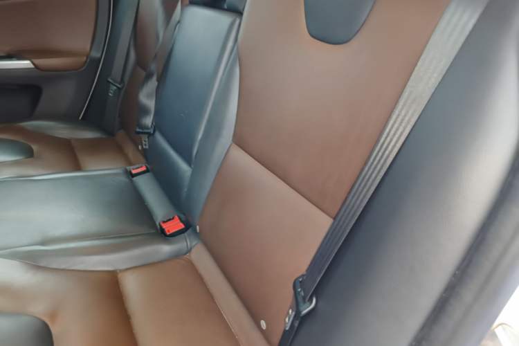 Used Volvo XC60 2017 T5 AWD Smart Upgrade Edition Left Rear Seat