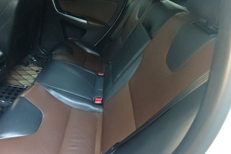 Used Volvo XC60 2017 T5 AWD Smart Upgrade Edition Left Rear Seat