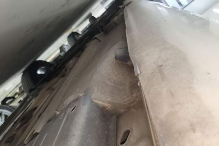 Used Volvo XC60 2017 T5 AWD Smart Range Edition Left Side Sill