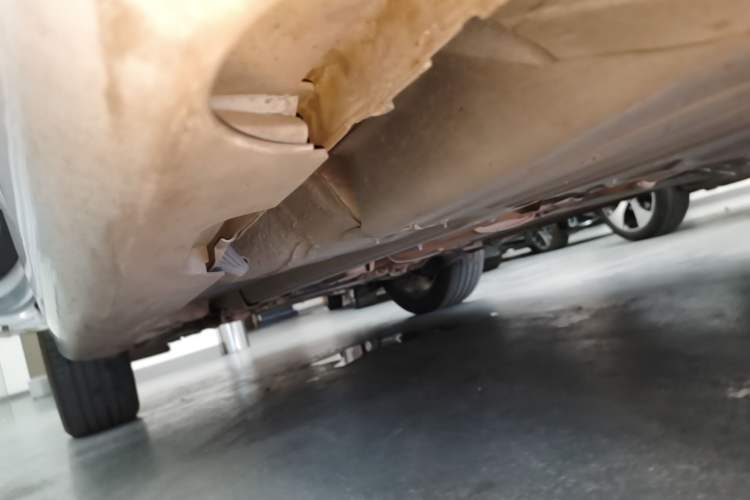 Used Volvo XC60 2017 T5 AWD Smart Upgrade Edition Left Side Sill