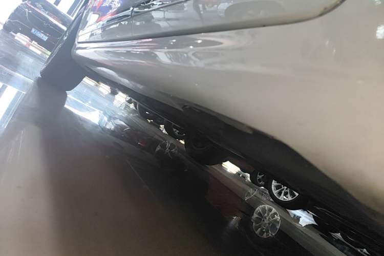 Used Volvo XC60 2017 T5 AWD Smart Upgrade Edition Left Side Sill
