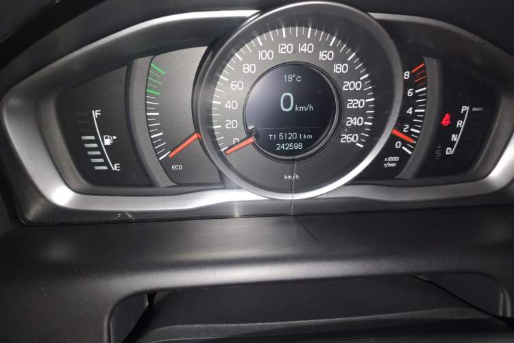 Used Volvo XC60 2017 T5 Smart Upgrade Edition Odometer Close Up