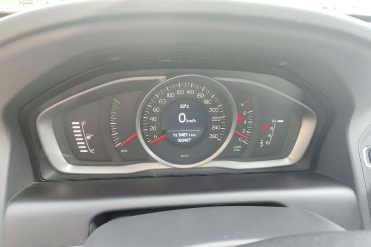 Used Volvo XC60 2017 T5 Smart Upgrade Edition Odometer Close Up