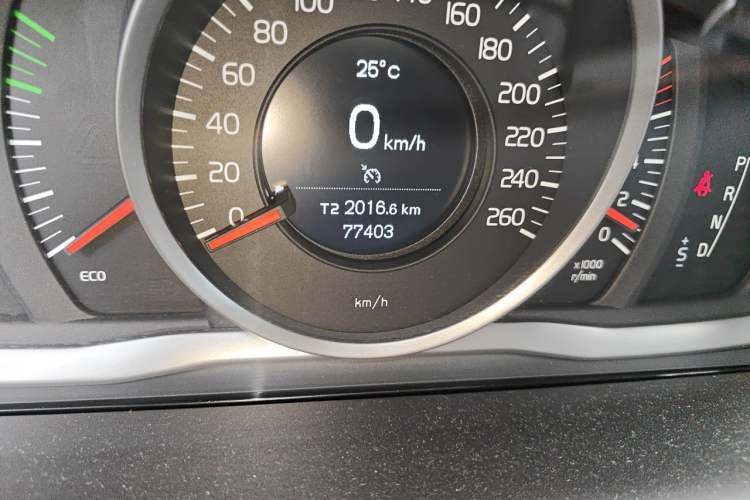 Used Volvo XC60 2017 T5 AWD Smart Upgrade Model Odometer Close Up