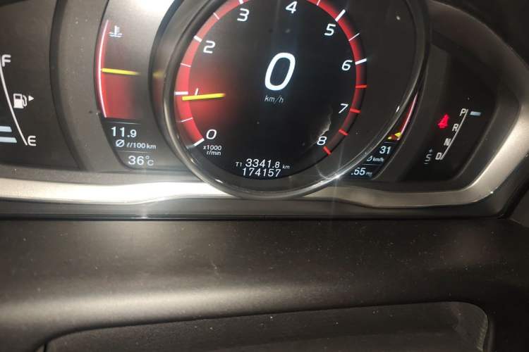 Used Volvo XC60 2017 T5 AWD Smart Range Edition Odometer Close Up