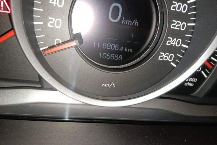 Used Volvo XC60 2017 T5 AWD Smart Upgrade Edition Odometer Close Up