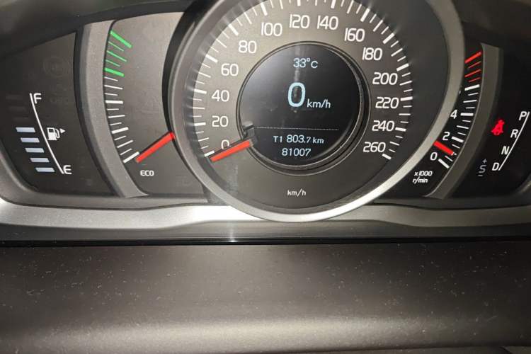 Used Volvo XC60 2017 T5 Smart Upgrade Edition Odometer Close Up