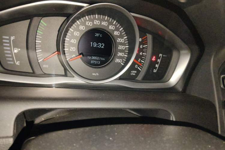 Used Volvo XC60 2017 T5 Smart Upgrade Edition Odometer Close Up