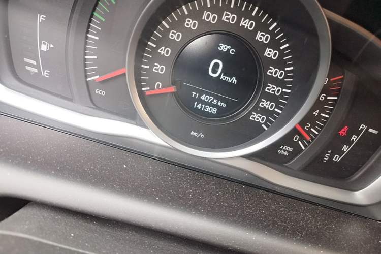 Used Volvo XC60 2017 T5 Smart Upgrade Edition Odometer Close Up