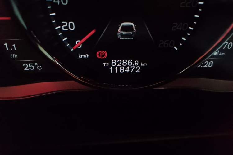 Used Volvo XC60 2017 T5 AWD Smart Range Edition Odometer Close Up